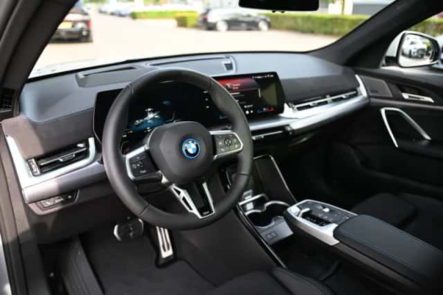 BMW iX2 (2026) thumbnail 6