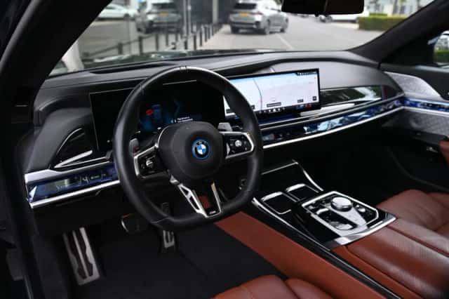 BMW 7-Serie (2024) thumbnail 6