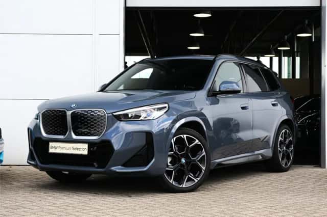 BMW iX1 (2025) thumbnail 1