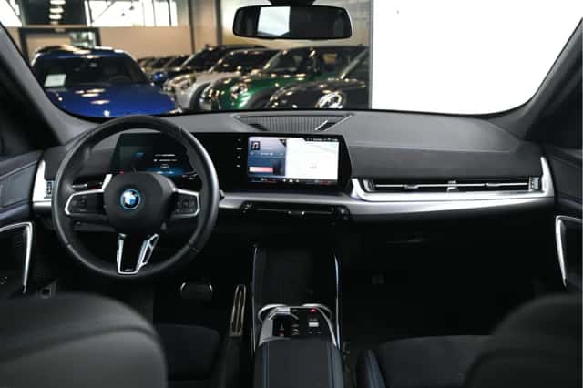BMW iX1 (2025) thumbnail 4