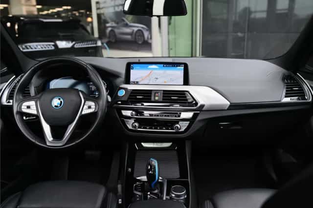 BMW iX3 (2021) thumbnail 3