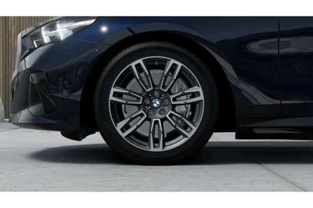 BMW i5 (2026) thumbnail 6