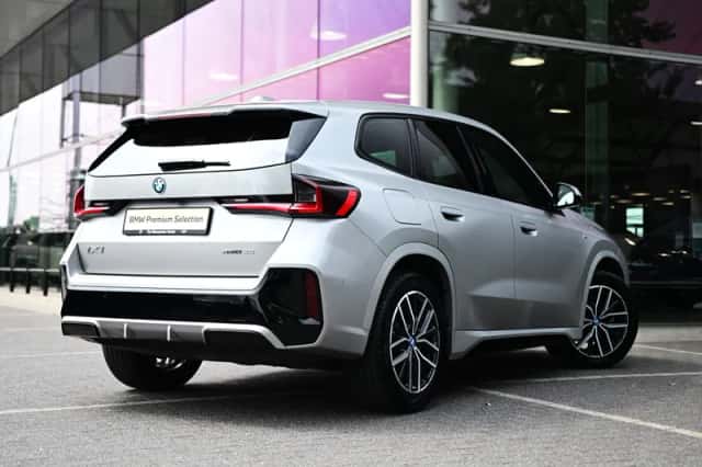 BMW iX1 (2024) thumbnail 2