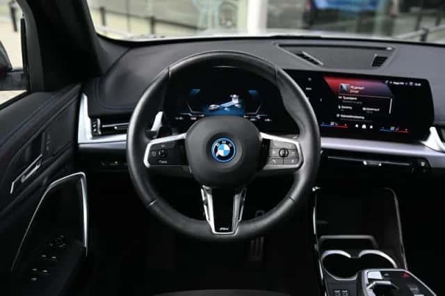 BMW iX1 (2024) thumbnail 6