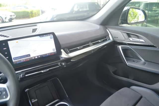 BMW iX1 (2026) thumbnail 6