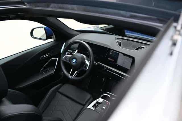 BMW iX1 (2025) thumbnail 6