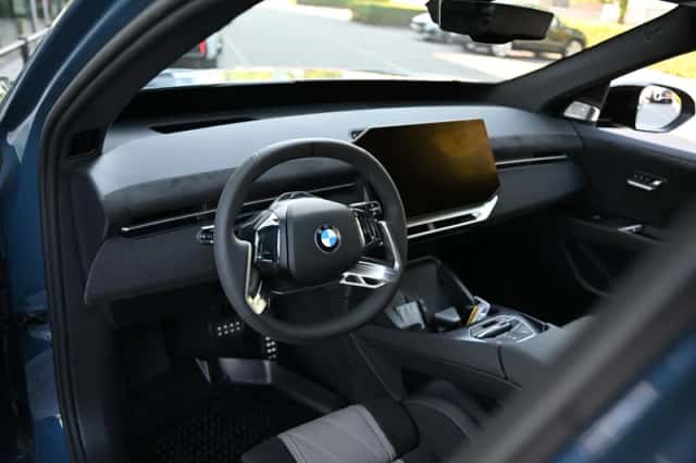 BMW iX3 (2026) thumbnail 4