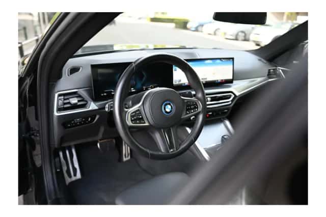 BMW i4 (2022) thumbnail 3