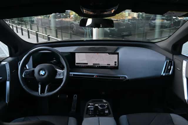 BMW iX (2025) thumbnail 4