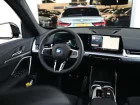 BMW iX1 thumbnail 10