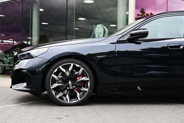 BMW i5 (2026) thumbnail 5