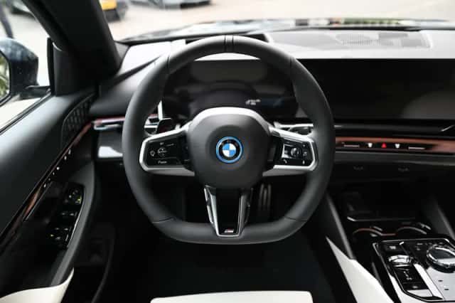 BMW i5 (2026) thumbnail 6