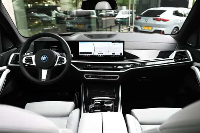 BMW X5 (2025) thumbnail 3