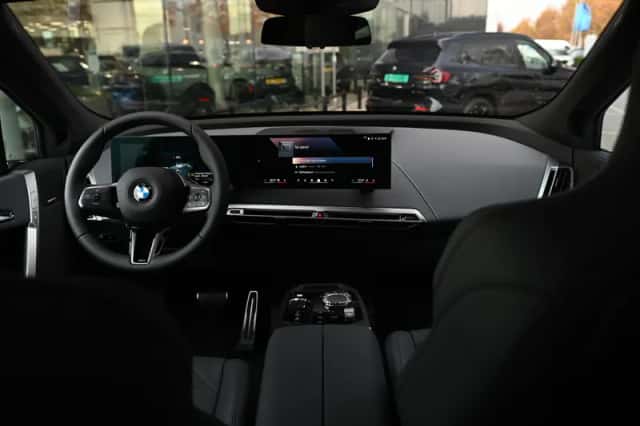 BMW iX (2026) thumbnail 3