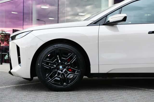 BMW iX (2026) thumbnail 6