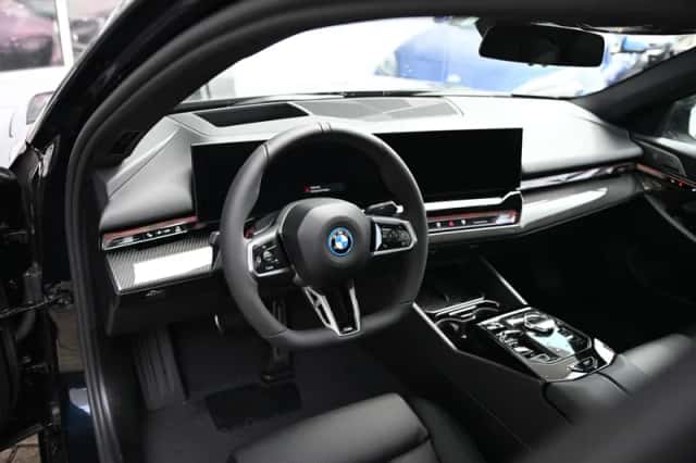 BMW i5 (2026) thumbnail 4