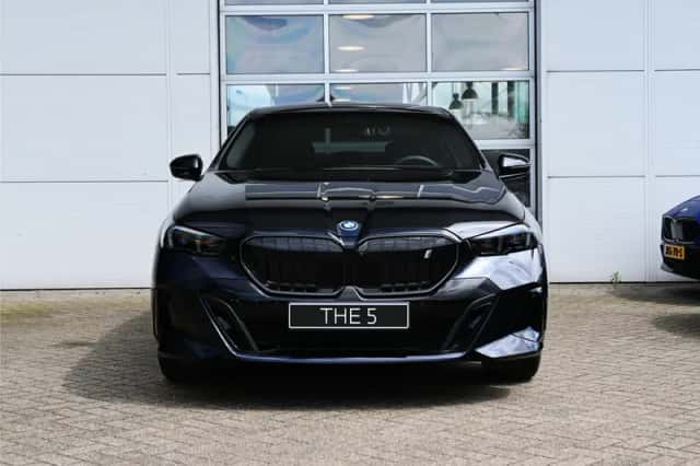 BMW i5 (2026) thumbnail 5