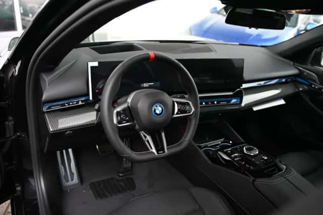 BMW i5 (2026) thumbnail 4