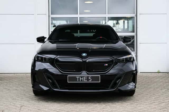 BMW i5 (2026) thumbnail 5