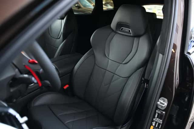 BMW XM (2026) thumbnail 3
