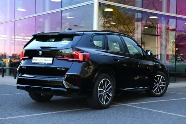 BMW iX1 (2022) thumbnail 2