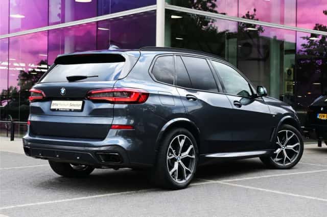 BMW X5 (2021) thumbnail 2