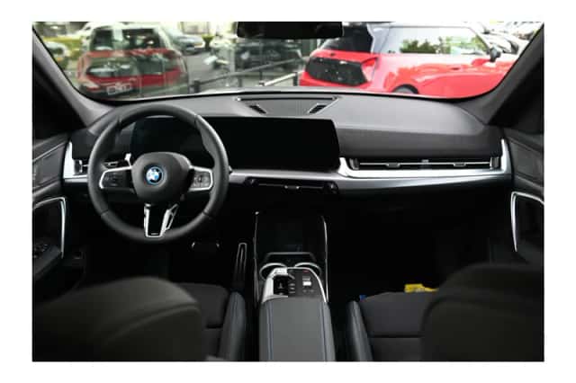 BMW iX1 (2026) thumbnail 2