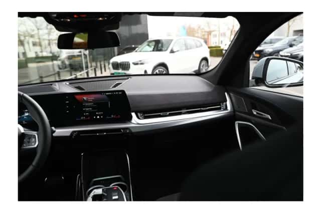 BMW iX2 (2026) thumbnail 6