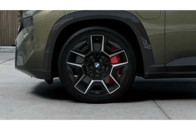 BMW XM (2026) thumbnail 6