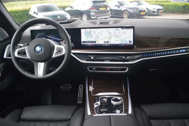 BMW X5 (2025) thumbnail 2