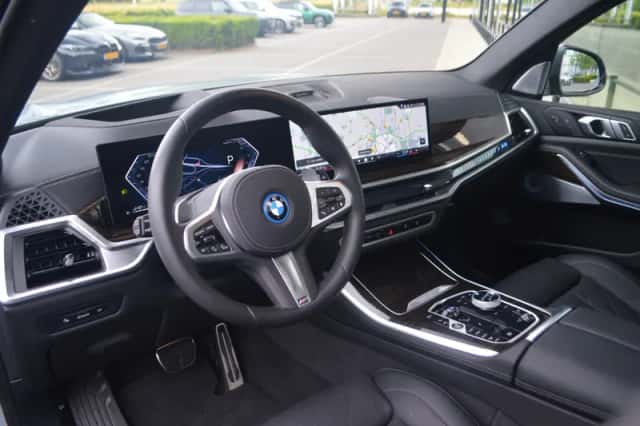 BMW X5 (2025) thumbnail 6