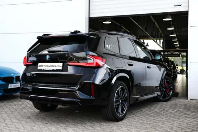 BMW iX1 (2026) thumbnail 2