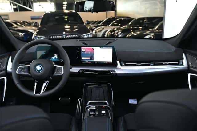 BMW iX1 (2026) thumbnail 3