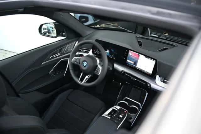 BMW iX1 (2026) thumbnail 6