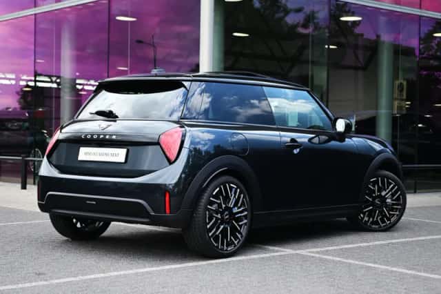 MINI Hatchback (2026) thumbnail 2