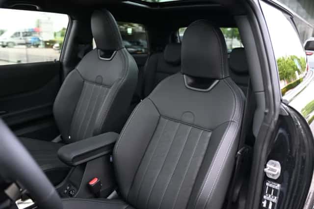 MINI Hatchback (2026) thumbnail 3