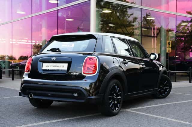 MINI Hatchback (2023) thumbnail 2