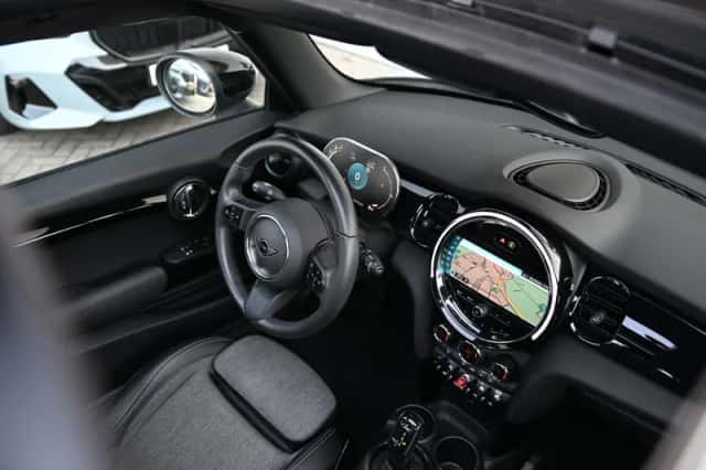 MINI Hatchback (2021) thumbnail 6