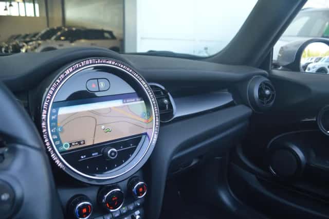 MINI Cabrio (2023) thumbnail 3