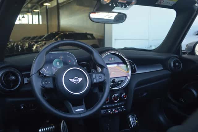 MINI Cabrio (2023) thumbnail 5