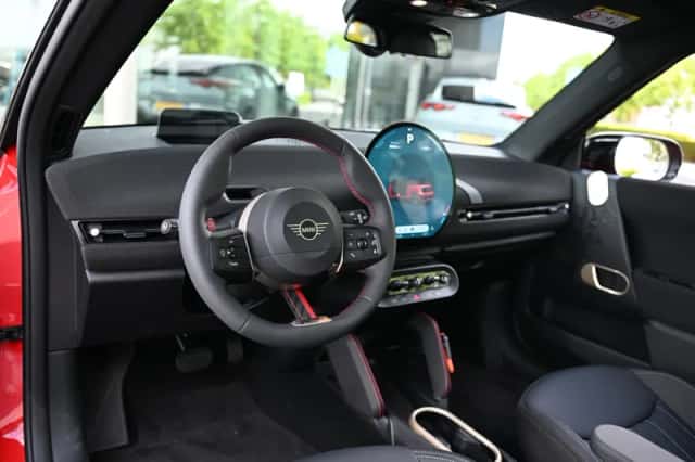 MINI Hatchback (2026) thumbnail 4