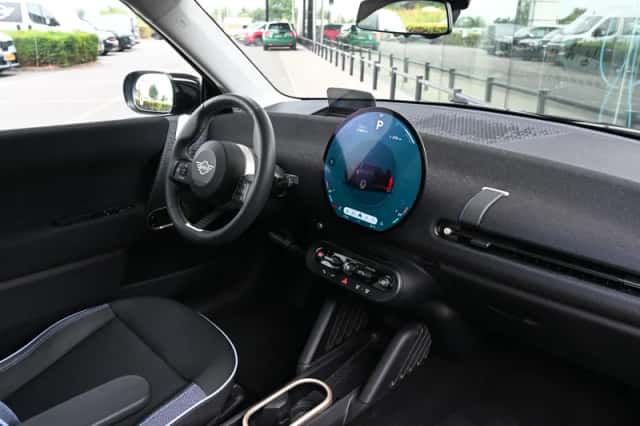 MINI Mini Electric (2024) thumbnail 6