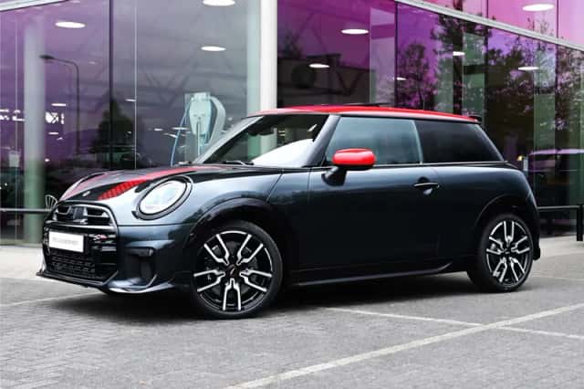 MINI Hatchback (2025) thumbnail 1