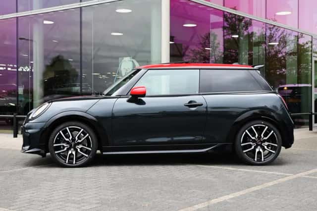 MINI Hatchback (2025) thumbnail 5