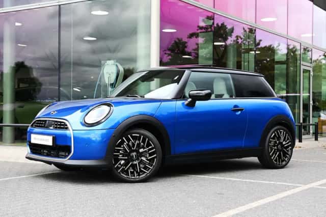 MINI Hatchback (2025) thumbnail 1