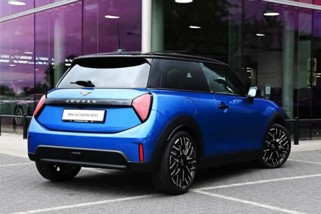 MINI Hatchback (2025) thumbnail 2