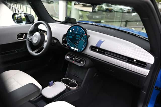 MINI Hatchback (2025) thumbnail 4