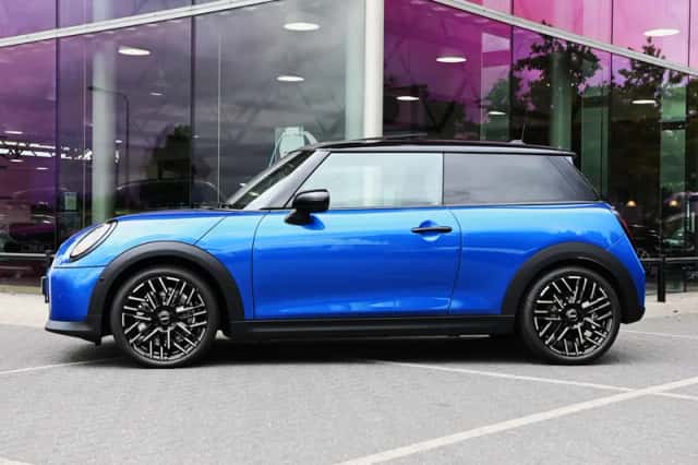MINI Hatchback (2025) thumbnail 5