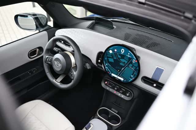 MINI Hatchback (2025) thumbnail 6