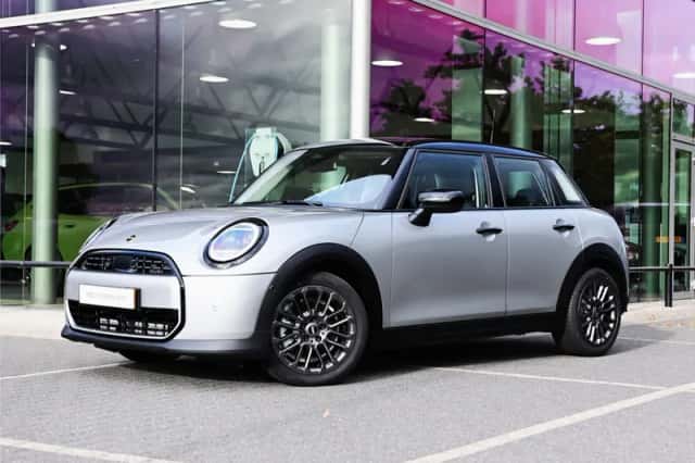 MINI Hatchback (2025) thumbnail 1
